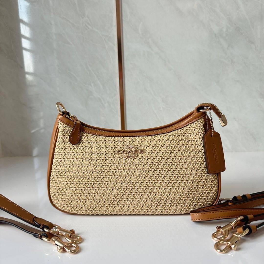 COACH TERI SHOULDER BAG (CR350) กระเป๋าทรงโฮโบ ทรงพอชดีไซน์ใหม่ เกรดท็อปออริ 1:1 สลับแท้ ใช้งานต่างประเทศได้