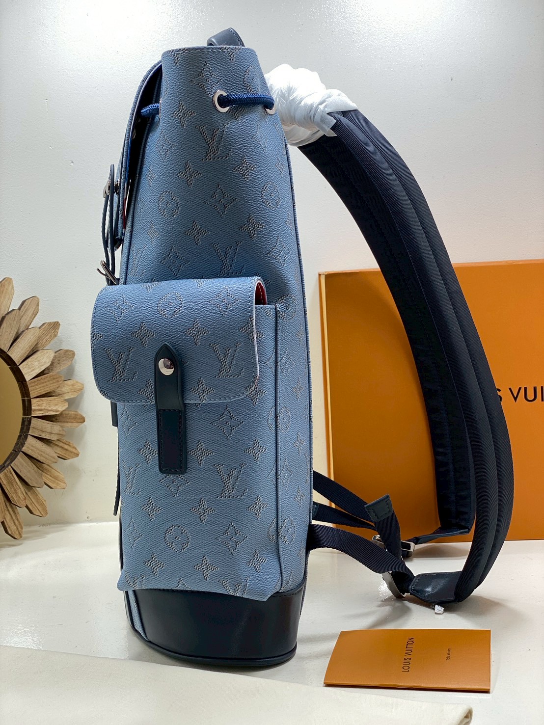 VIP หนังแท้ | LV Christopher MM Backpack กระเป๋าสะพายหลังรุ่นใหม่รังสรรค์จาก Monogram Heritage แคนวาสในสีสันที่ได้แรงบันดาลใจจากการท่องโลกผ่านผืนน้ำและเรือเดินสมุทรสุดหรู