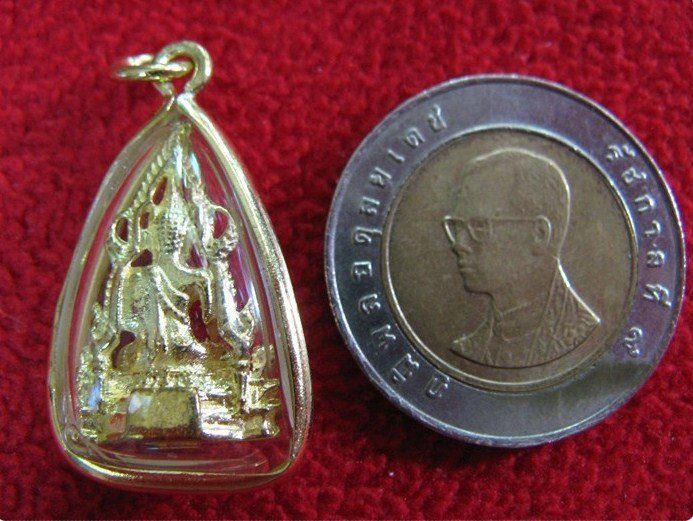 จี้พระพุทธชินราชเนื้อทองเหลืองเลี่ยมทองไมครอนพร้อมใบคาถาค่ะ