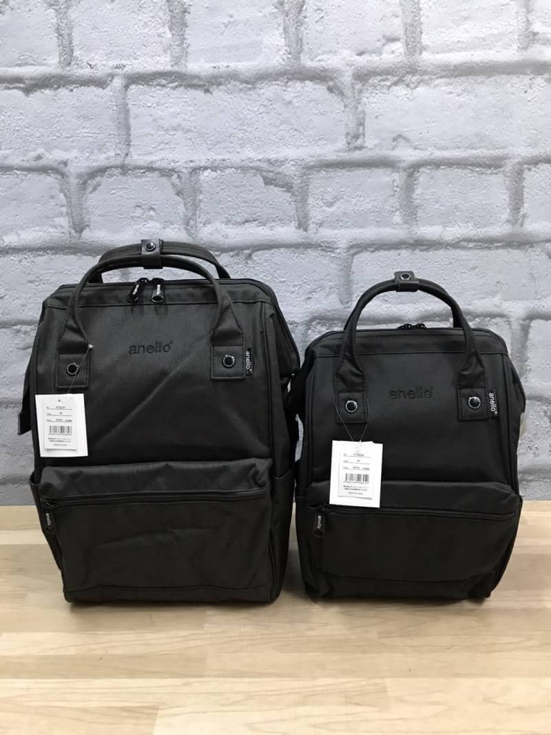 Anello Mottled Polyester Mini Backpack เป้แบรนด์ดังแห่งปี วัสดุ poleyester canvas เนื้อผ้าเรียบหรู และทันสมัย ดีเทลคล้ายรุ่น original ต่างตรงที่ด้านหน้าเป็นงานปักโลโก้สวยงาม และหัวซิป สกรีนโลโก้แบรนด์สีสันเข้ากับตัวกระเป๋า รุ่นชน shop มีหลากสีให้เลือกสรรค