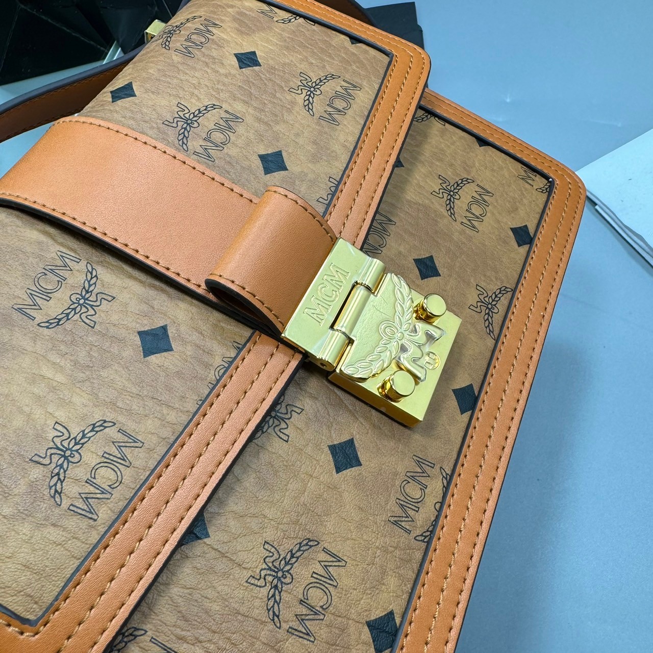 M.C.M MEDIUM TRACY SHOULDER BAG IN VISETOS กระเป๋าสะพายข้าง สุดหรู มาร์ทเทห์ เกรดออริ สลับแท้ 1:1 ใช้งานต่างประเทศได้