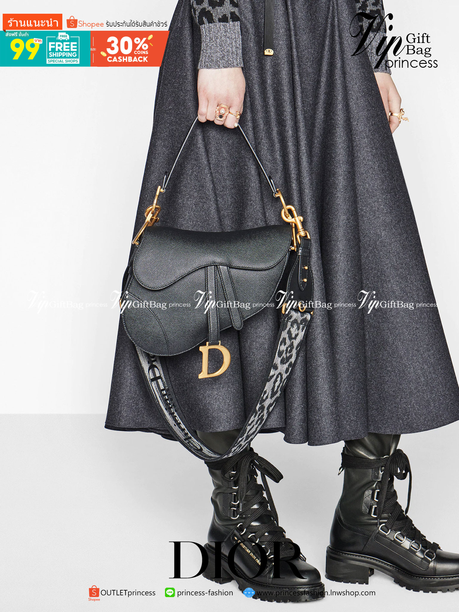 หนังแท้ DIOR SADDLE BAG Cloud Blue Goatskin กระเป๋ารุ่นยอดนิยมตามแบบฉบับแบรนด์ งานทอลายคมชัด ใช้งานได้ 2 แบบ สะพายยาว CROSSBODY และสายสั้นถือได้เก๋ๆ ลุคนี้คูลสุดๆ เลยค่าา ภาพถ่ายจากสินค้าจริง! สวยมาก พร้อมส่งที่ไทยราคาสุดคุ้ม สาวๆ ห้ามพลาดค่ะ!