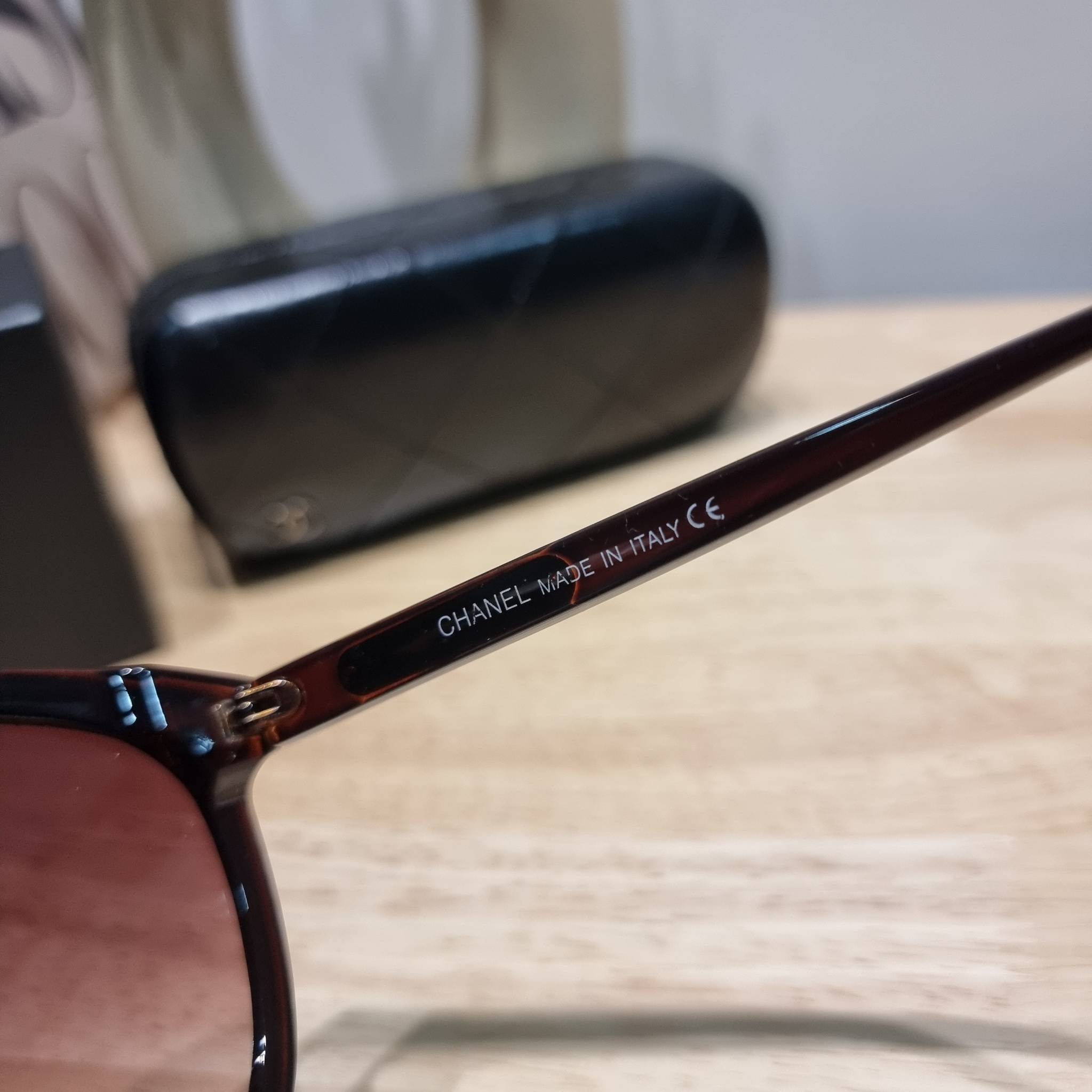 Chanel eye-glasses UV protection gift Box set สุดคุ้ม มาพร้อมอุปกรณ์ครบเซ็ท ดีไซน์ชิคมากแม่!! รับรองไม่ซ้ำใคร ใส่เสริมโหงวเฮ้ง ดูผู้ดี มีพกติดตัวไว้ไม่ตกเทรนด์ ใช้ได้ทุกโอกาส ทุกสถานการณ์ ใส่ที่บ้านถนอมสายตา