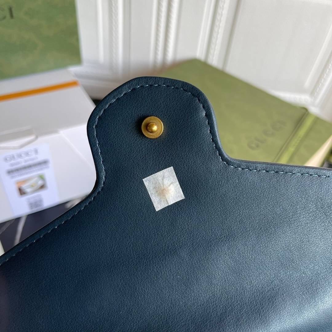 หนังแท้ GG Marmont matelassé mini bag พร้อมส่งที่ไทย GUCCI Wallet on Chain ภาพสินค้าถ่ายจากงานขายจริง รุ่นนี้หนังสวยมากค่ะ ละมุนที่สุด ใส่บัตร ใส่แบงค์ได้ รับรองว่าจะเป็นกระเป๋าที่จะหยิบใช้งานได้บ่อยๆ รับประกันความสวยปังค่าาา