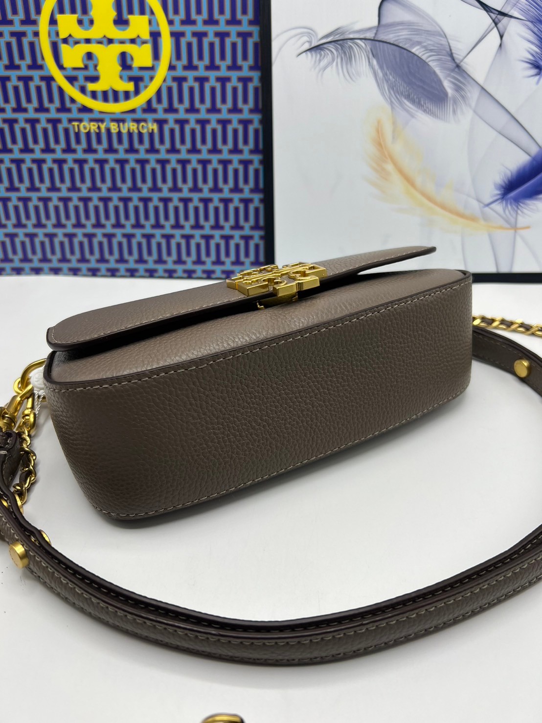 Tory Burch Britten Convertible Crossbody Bag กระเป๋าสะพายดีไซน์เรียบหรู เกรดออริ สลับแท้ 1:1 ใช้งานต่างประเทศได้