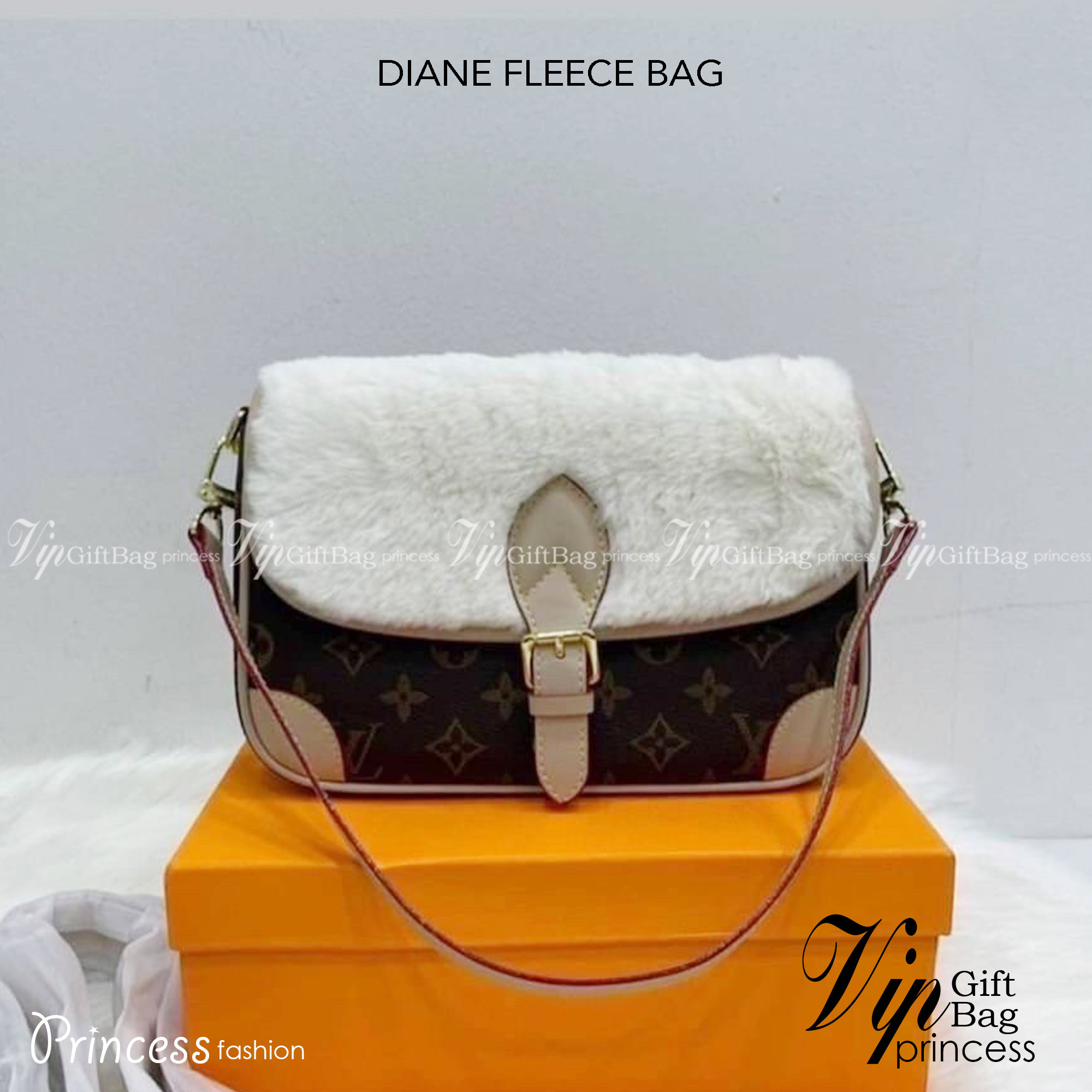 LV DIANE FLEECE BAG ใหม่กับรุ่นที่ทำมาจำนวนจำกัด ดีไซน์ต้อนรับอากาศเย็นๆช่วงส่งท้ายปี กับกระเป๋าสะพายทรงสวย ดีไซน์คลาสสิคซ่อนความหรู ด้วยการตกแต่งขนฟูนุ่ม วัสดุหนังแคนวาสตัดสลับหนังแท้
