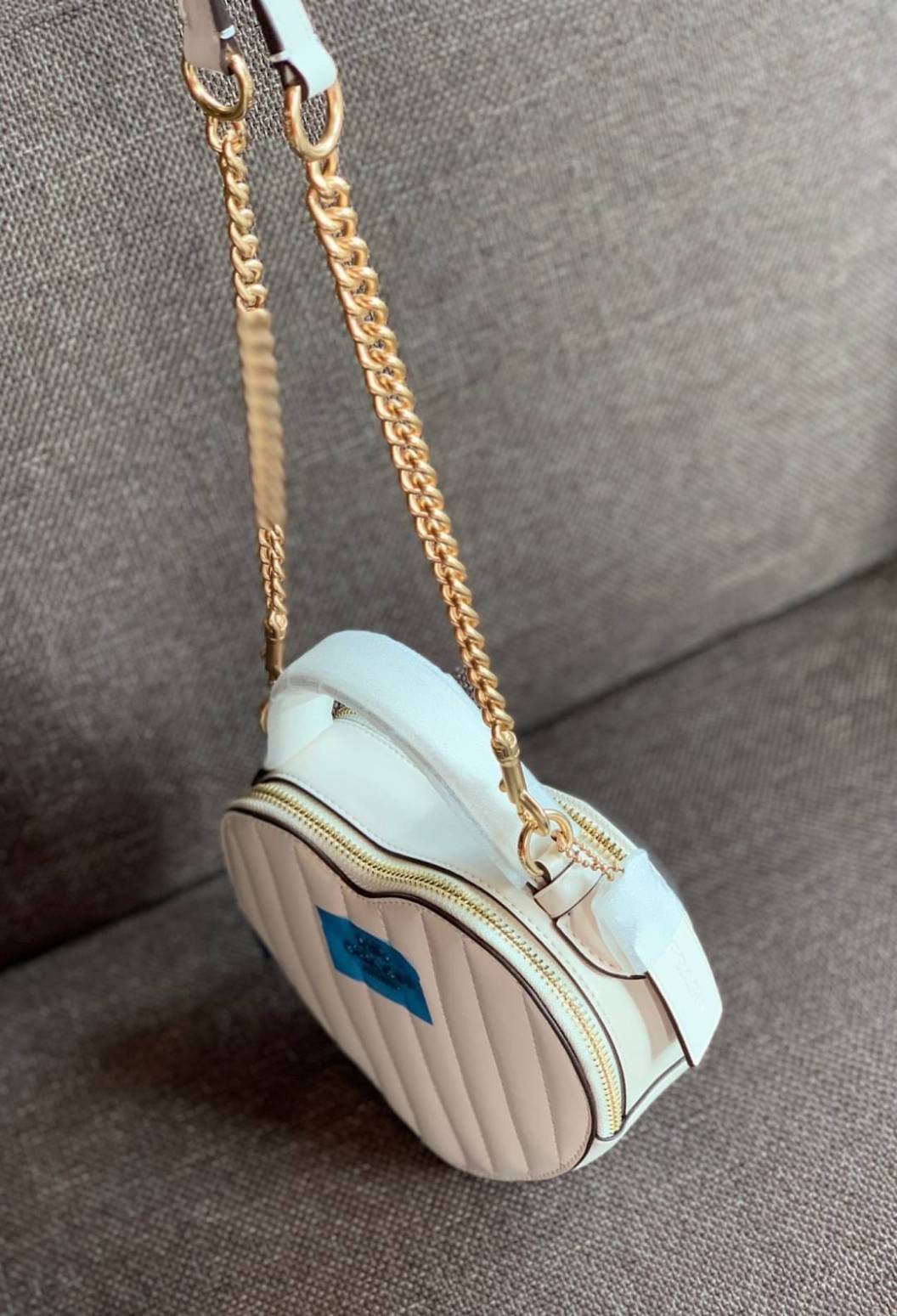 ต้อนรับวาเลนไทน์นี้ ❤️พร้อมส่งความรักหว๊านหว๊านค่ะ❤️ COACH HEART CROSSBODY BAG ((C5118//C5119)) 💥Limited edition หลงรักแน่นอน💋 พร้อมส่งที่ไทยก่อนใครวันนี้!