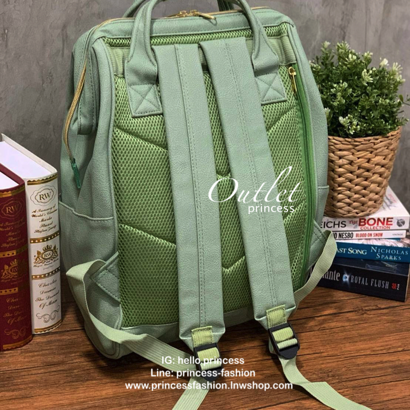 Anello polyurethane leather rucksack รุ่น Mini และ Classic กระเป๋าเป้จากแบรนด์เล็กๆมาสู่แบรนด์ดังทั้งในไทยและญี่ปุ่น วัสดุหนังpuแต่งลายหินอ่อนหนังนิ่ม กันน้ำได้ ภายในมีช่องเล็ก2ช่อง เปิดปิดด้วยซิปคู่ ปากกระเป๋าเป็นโครงสะดวกต่อการหยิบจับของภายใน ด้านข้างมี