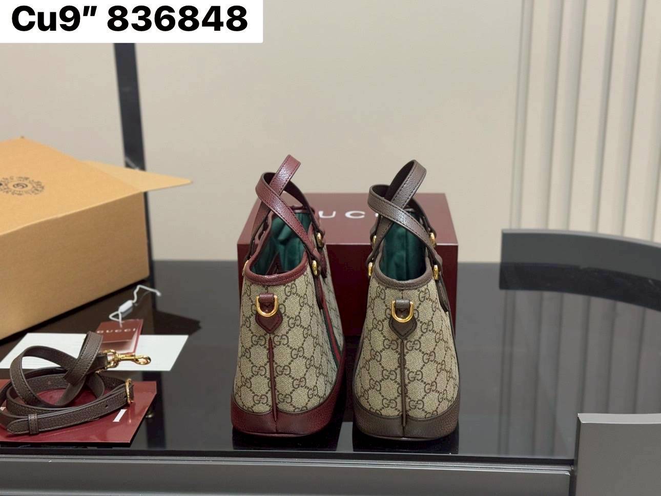 Gucci Ophidia small tote bag กระเป๋าทรงสะพายทรงโท้ทใบเล็ก มีสัมผัสนุ่มนวลในเฉดสีเบจ/เบอกันดี้และสีน้ำตาลเป็นเอกลักษณ์ โดดเด่นด้วยลวดลายคลาสสิค