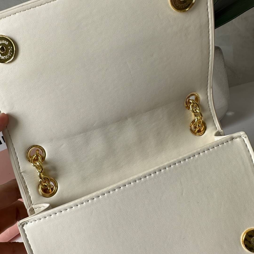 Miu Miu Matelassé Nappa Leather Mini Bag / Miu Miu Woman’S Bag Chain Mini bag กระเป๋ามินิรูปทรงสี่เหลี่ยมวัสดุหนังNappa มีความนุ่มมือและเงางาม