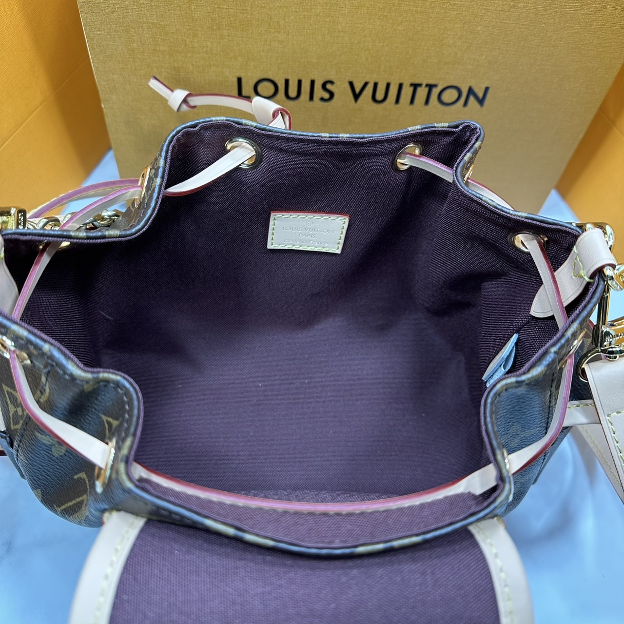 ORI หนังแท้ | LV Odyssee bag Monogram Canvas กระเป๋าสะพายดีไซน์ใหม่ คอลเลกชันประจำฤดูกาล Pre-Fall 2025 ออกแบบมาเพื่อเชิดชูมรดกล้ำค่าที่สืบทอดจากรุ่นสู่รุ่น ดีไซน์ทันสมัยใช้งานได้ทุกวัน