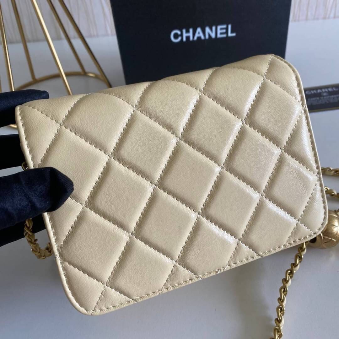 VIP GIFT 】หนังแกะแท้ CHANEL lambskin small shoulder bag with chain เรียบหรู ดูดี ดีไซน์สุดคลาสสิค ใช้ออกงานได้เลย มีสายโซ่อะไหล่ทองรมควันอย่างลงตัว ไอเท็มแนะนำพร้อมส่งที่ไทยราคาสุดคุ้มห้ามพลาดค่ะ!