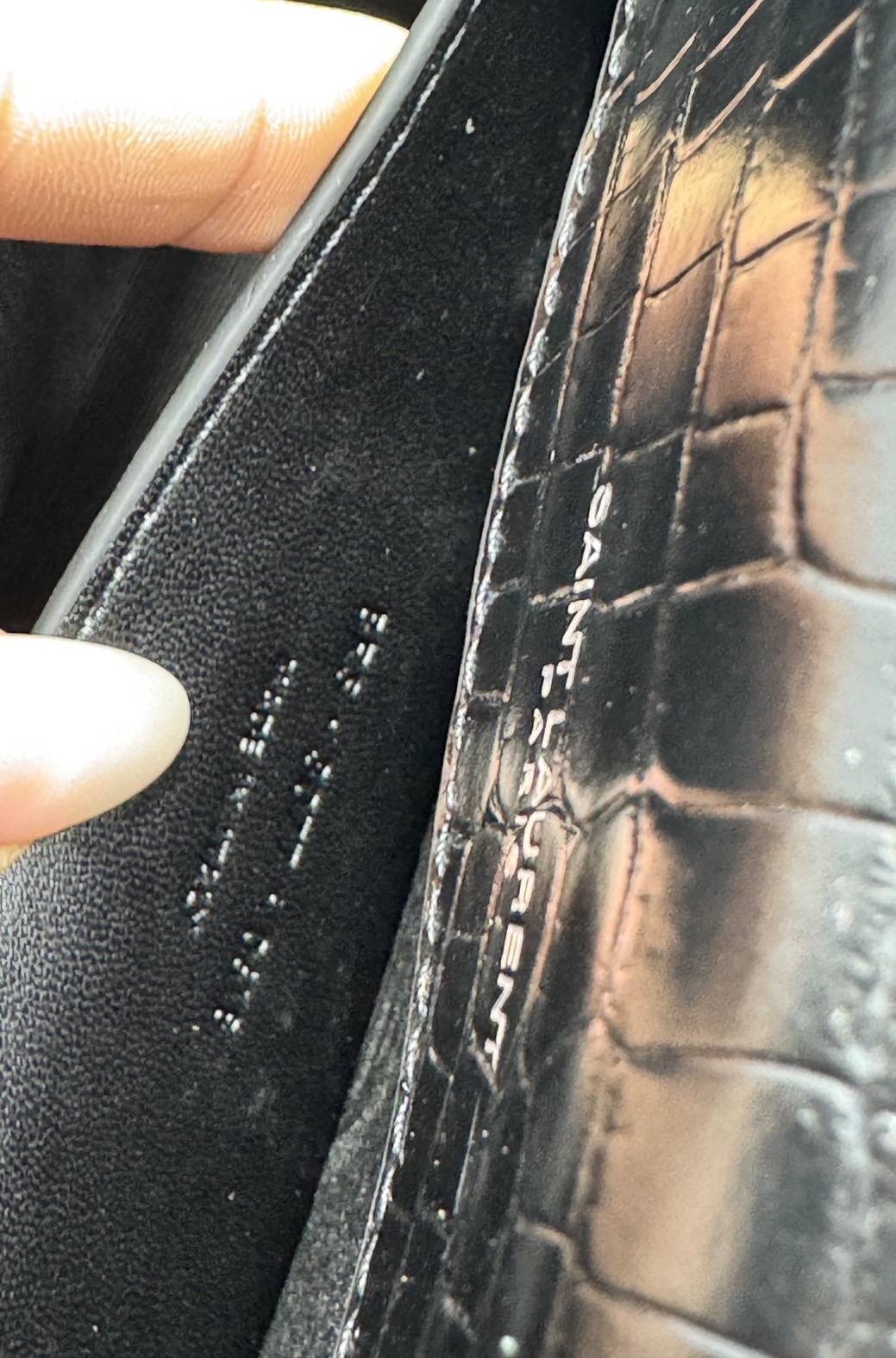 ORI หนังแท้ | 24cm Ysl Kate Croc Tassel Bag / YSL Woc Bag กระเป๋าสะพายทรง woc เรียบหรูดูแพงที่แท้จริง งานหนังลายจรเข้เต็มใบโดดเด่นด้วยโลโก้แบรนด์สุดหรู พร้อมพู่ห้อย รุ่นฮิตลอดกาลดูดีมีระดับ