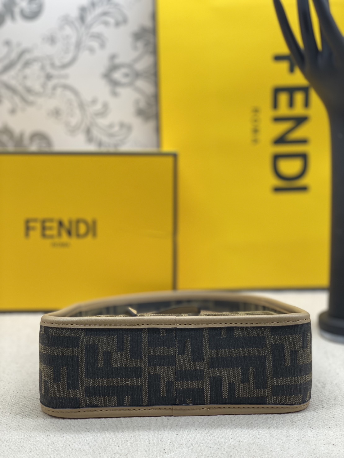 FENDI Mini Fendessence bag กระเป๋าถือลายโมโนแกรมรุ่นใหม่ 🧡 เกรดออริจินอล 1:1 สลับแท้ ใช้งานต่างประเทศได้