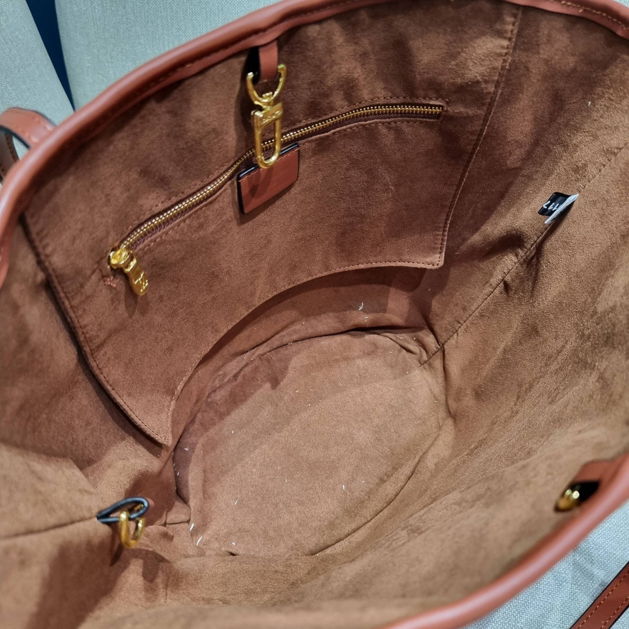 LV SAINT JACQUES LIMITED BAG ไอเท็ม เอ็กซ์คลูซีพจัดมาให้สาวๆโดยเฉพาะ!! กระเป๋าสะพายใบใหญ่รุ่นลิมิเต็ดหายาก ด้วยวัสดุสังเคราห์จากธรรมชาติ สานเต็มใบออกมาเป็นลวดลายสวยงาม และยังโดดเด่นด้วยโลโก้ สีโทนอุ่น ทำให้ไอเท็มนี้ ดูดีน่าค้นหา มาพร้อมใบลูกอีกหนึ่ง ที่สา