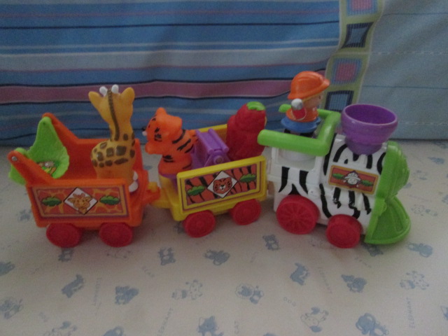 Fisher Price World of Little People - Musical Zoo Train ของเล่นมือสอง