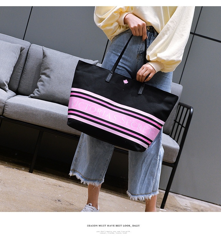 Victoria's Secret Stripe bag กระเป๋าสะพายไหล่ทรง tote วัสดุ Canvas เปิดปิดด้วยซิป จุของได้เยอะ สาวก VS ห้ามพลาดค่ะ