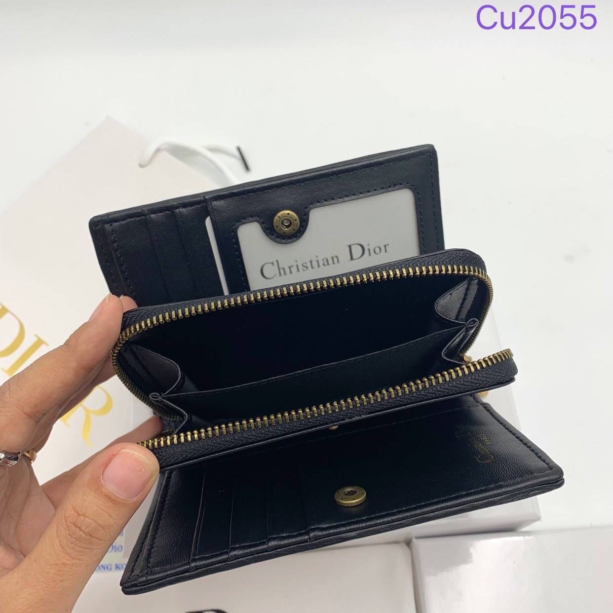 DIOR Zipped Wallet jacquard leather / DIOR Card Holder กระเป๋าสตางค์ ใบกลางแบรนด์หรู พร้อมช่องซิปกลาง ใส่บัตร ใส่ธนบัตรได้เยอะ ครบจบในใบเดียว พร้อมส่งที่ไทย ภาพสินค้าถ่ายจากงานขายจริง ใช้งานต่างประเทศได้