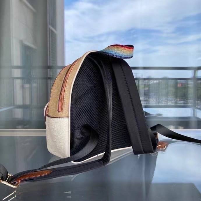 COACH Mini Court Backpack In Signature Canvas With Butterfly / With Radish C8259 C8257 🌈ต่อกันเลย สวยกันก่อน วางน้องไม่ลงเลยจริงๆค่าา😍 พร้อมส่ง! ยังไม่เข้าไทย กับกระเป๋าสะพายหลังแบบมีหูหิ้วในตัว บอกก่อนเลยว่าหนังของน้องทั้งนิ่ม ทั้งสวย อย่