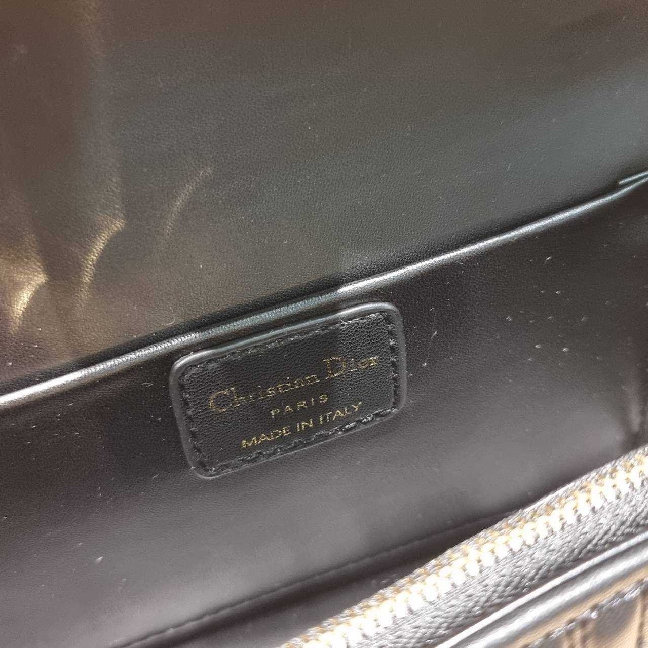 Dior Flap Bag / Quilted Miss Dior Allover Leather Bag กระเป๋าสะพายไหล่สุดลัคชู หรูหราเกินเรื่อง ดีไซน์ใหม่สวยงามด้วยดีเทลฝีเย็บและลายหนังปั๊มนูน