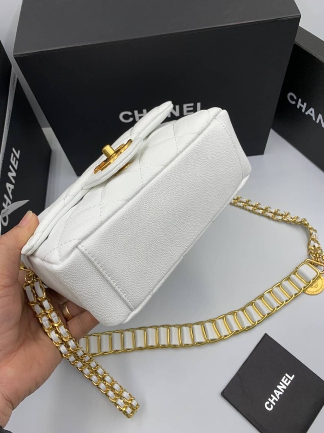 หนังแท้ VIP GIFT CHANEL Small Black Quilted Caviar Classic Flap Coin Charm Soul Chain คอลเลคชั่นใหม่ล่าสุดเลยค่ะ สายสะพายเก๋มาก ห้อย charm วงกลมสีทอง หนังคาเวียสีดำขนาด 8.5” ใส่ iPhone ได้ทุกรุ่นใส่ได้สบายๆ เลยค่ะ รุ่นใหม่เริ่ดมากจ้า