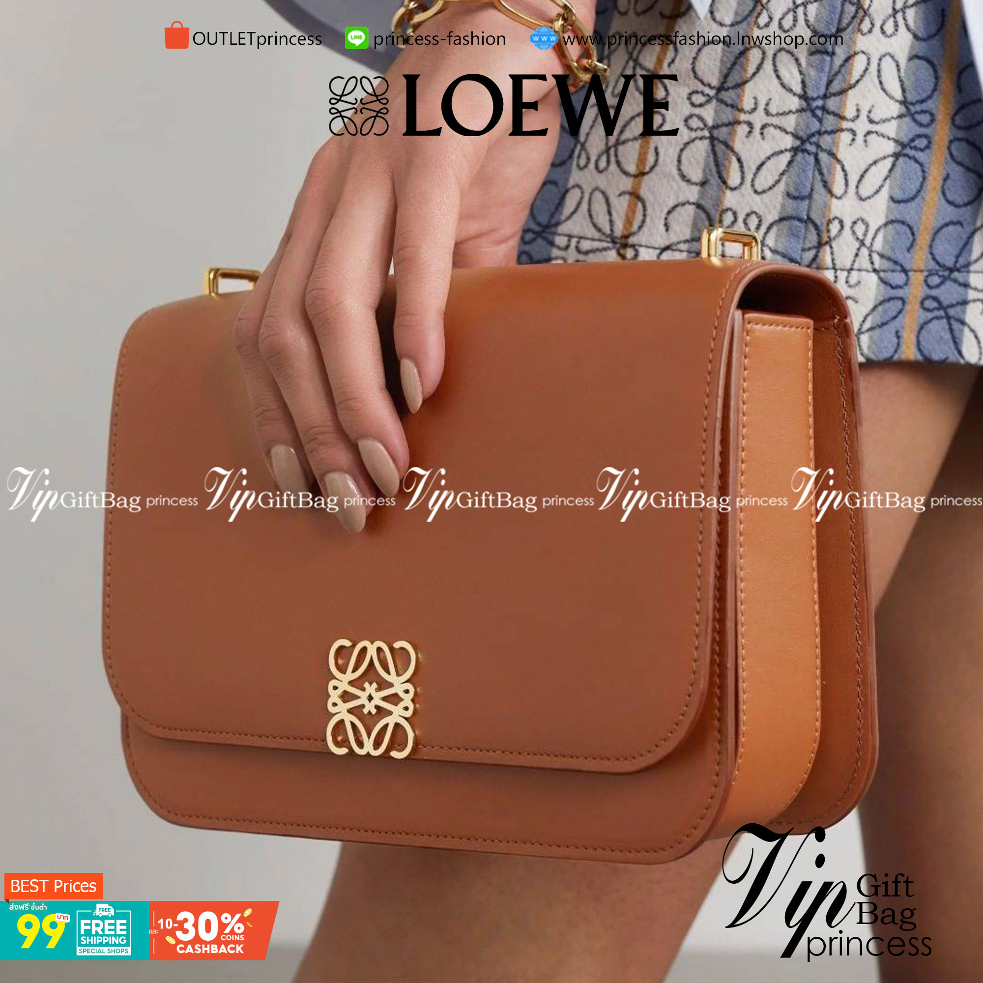 LOEWE CROSSBODYBAG VIP GIFT WITH PURCHASE (GWP) กระเป๋าสะพายพรีเมี่ยมกิ๊ฟ Limited Edition จากน้ำหอม LOEWE DUTY FREE วัสดุหนังแท้ Calf Leather หนังเรียบสวยอยู่ทรงดีไซน์สุดคลาสสิค เปิดปิดด้วยฝาปิดโลโก้แบรนด์อะไหล่ทองหรู ภายในมีช่องแบ่งหลายช่องแยกเป็นสัดส่วน