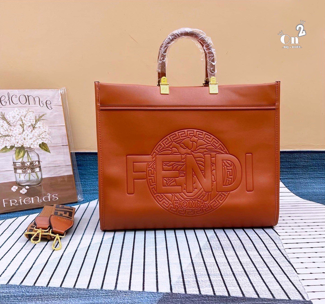 Fendi x Versace Shopping bag / FENDI Tote bag กระเป๋าสะพายทรงโท้ท ใบใหญ่ อะไหล่สีทองหรูหรา ใช้งานได้ทุกลุค เกรดงานสวย ใช้ได้ Everyday Look เลยค่า