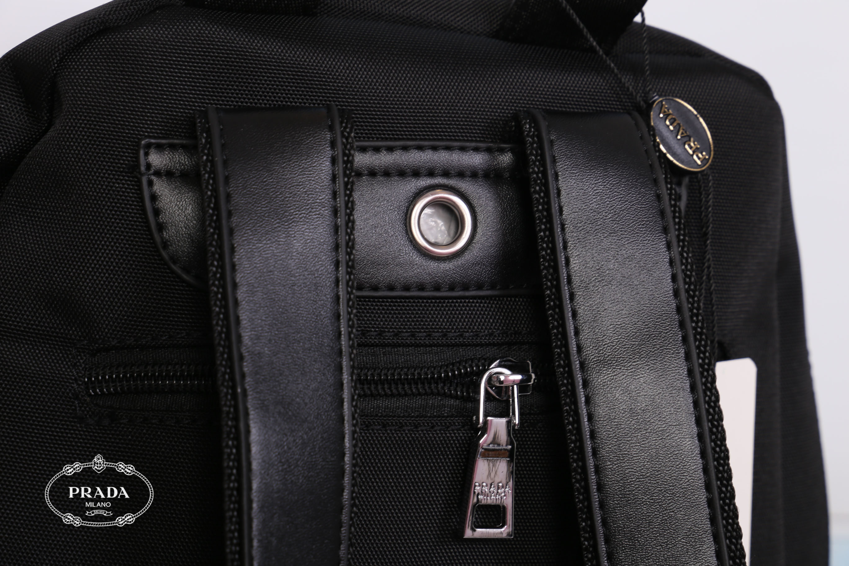 PRADA NYLON BACKPACK กระเป๋าเป้ Limited edition VIP Gift With Purchase (GWP) จากเคาน์เตอร์แบรนด์วัสดุ Nylon&Polyester เนื้อหนาคุณภาพดี น้ำหนักเบา ด้านหน้าประดับโลโก้แบรนด์ เปิดปิดด้วยซิป หูจับคุณภาพดีแข็งแรง สายสะพายหลังลายแบรนด์เลื่อนปรับได้ ด้านในโล่งกว