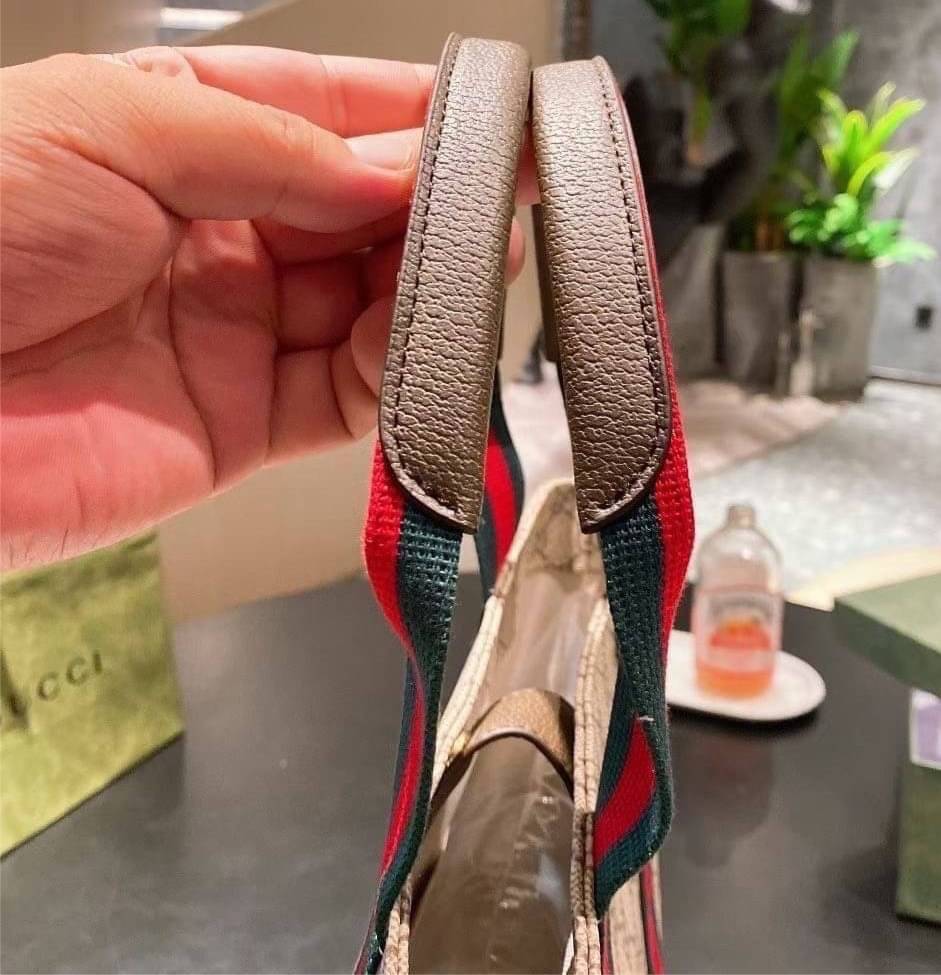 VIP 】Soft GG Supreme Ophidia Tote | GUCCI พร้อมส่งที่ไทย กระเป๋าถือ/สะพายไหล่ วัสดุผ้าแคนวาสและหนังแท้ ด้านในโล่งกว้าง จุของได้เยอะ ทนทาน ใช้งานได้บ่อย ทุกโอกาส ทุกสถานการณ์ เรียบหรูดูดี ไอเท็มแนะนำไม่ควรพลาดเลยค่า ราคาดีมากกก!!!