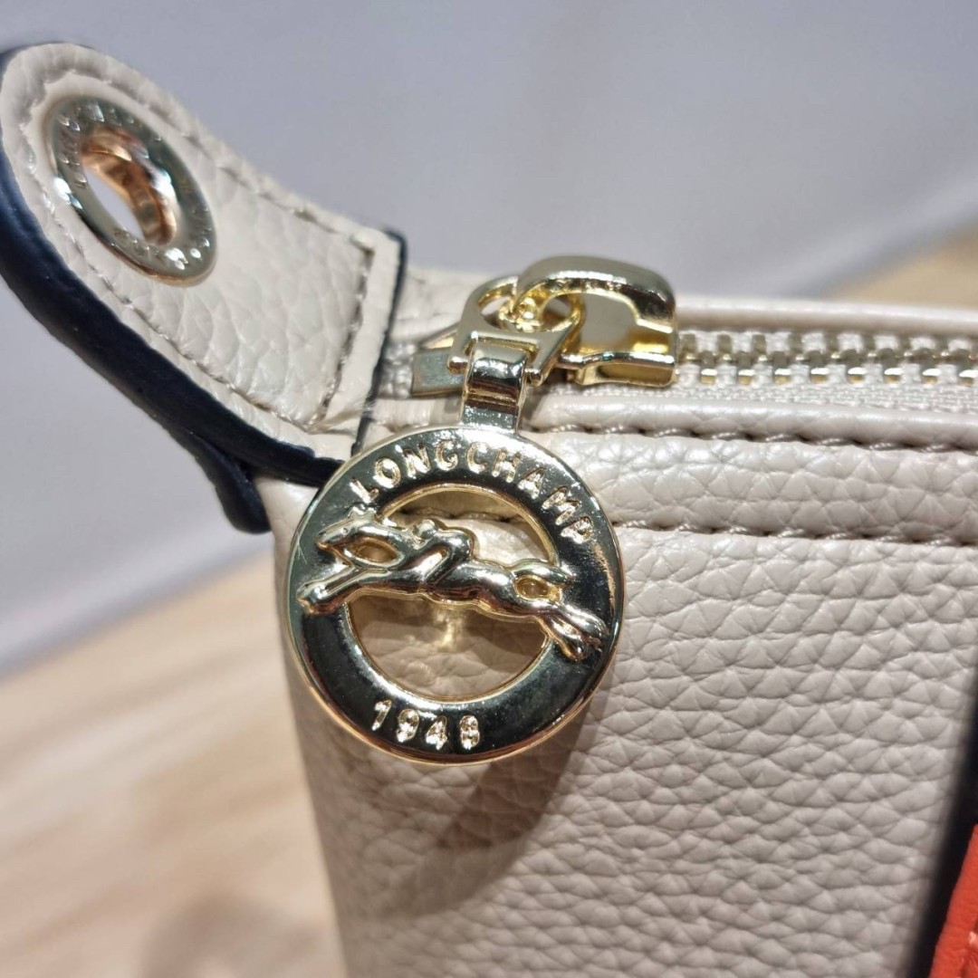 Longchamp le pliage xtra XS leather top handle bag กระเป๋าถือ/สะพายรุ่นยอดฮิต ที่มาในดีไซน์ทูโทน โดดเด่นมีกิมมิค น่ารักน่าใช้สุดๆ