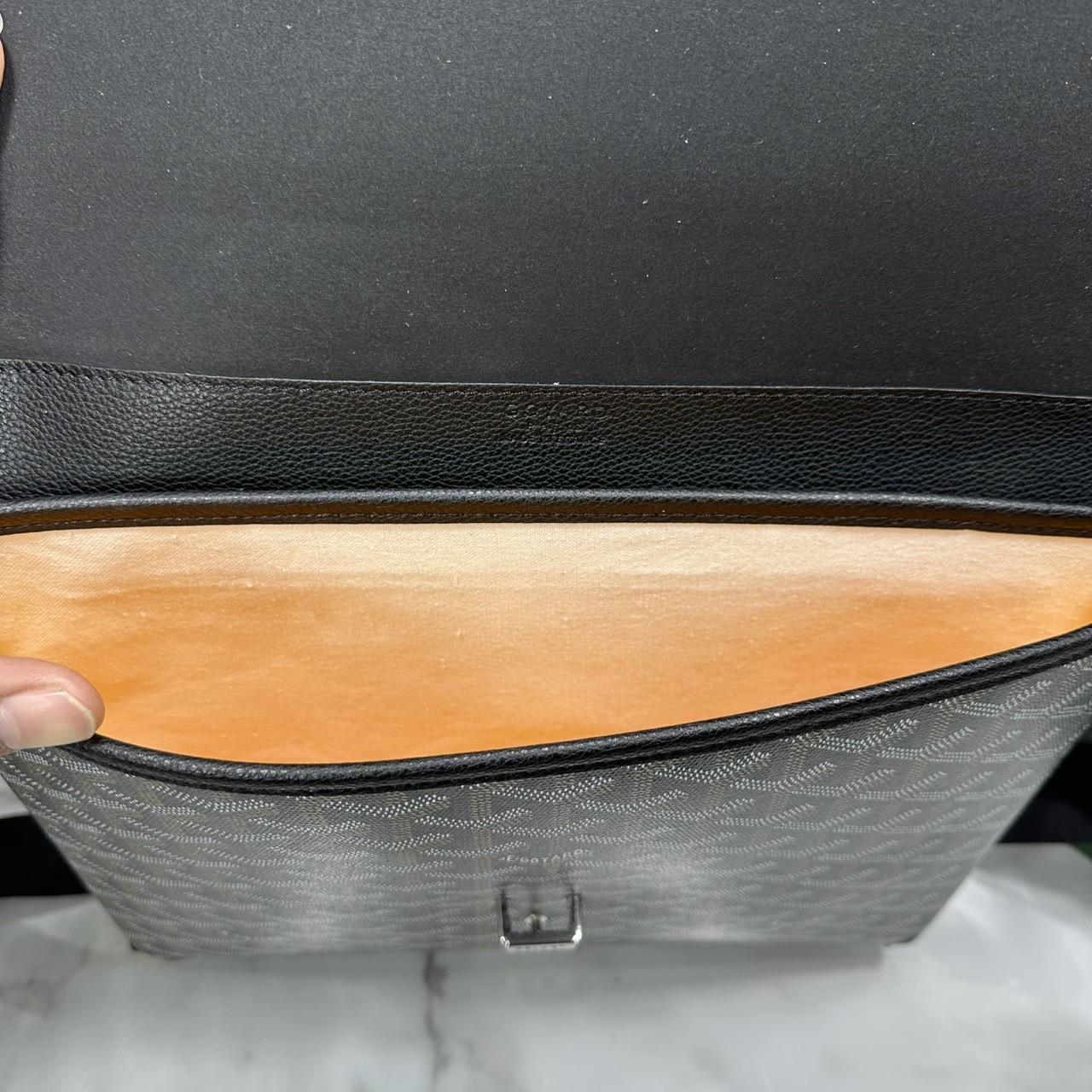 ORI หนังแท้ | Goyard Coursier Messenger bag กระเป๋าแมสเซ็นเจอร์ดีไซน์ใหม่ กะทัดรัดใช้งานได้อย่างคล่องตัว เหมาะมากสำหรับสายสปอร์ต ที่สุดของความหรูตอบโจทย์การใช้งาน ใบจริงสวยงามตามรูปค่ะ