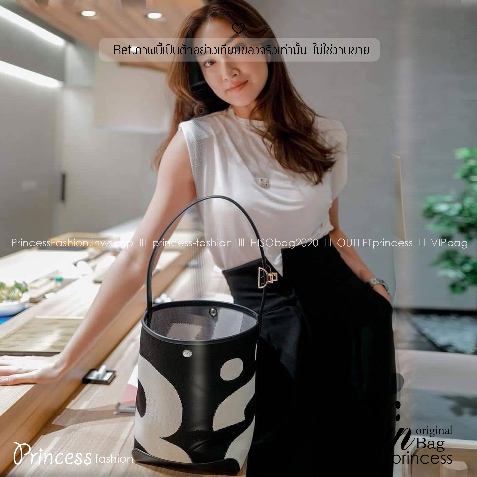 Rally movement the bag Knit Black เป็นไอเท็มที่ฮอตสุดๆแห่งปีจริงๆ กับกระเป๋าทรงบัคเก็ต น้ำหนักเบาๆ ฮอทติดลมบน จุของได้แบบหนำใจ ทอลายโลโก้ด้วยเทคนิค Sturdy Stretch Knit