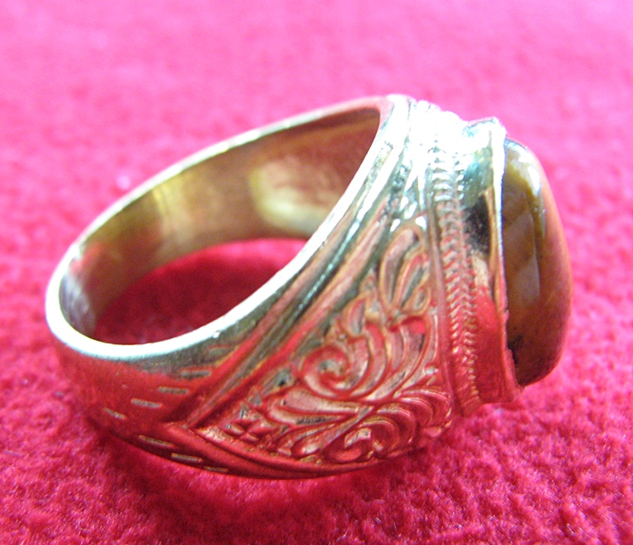 สินค้าหมดค่ะ แหวนพลอยตาเสือเนื้อทองเหลือง(คุ้มครอง)แบบเล็กค่ะ