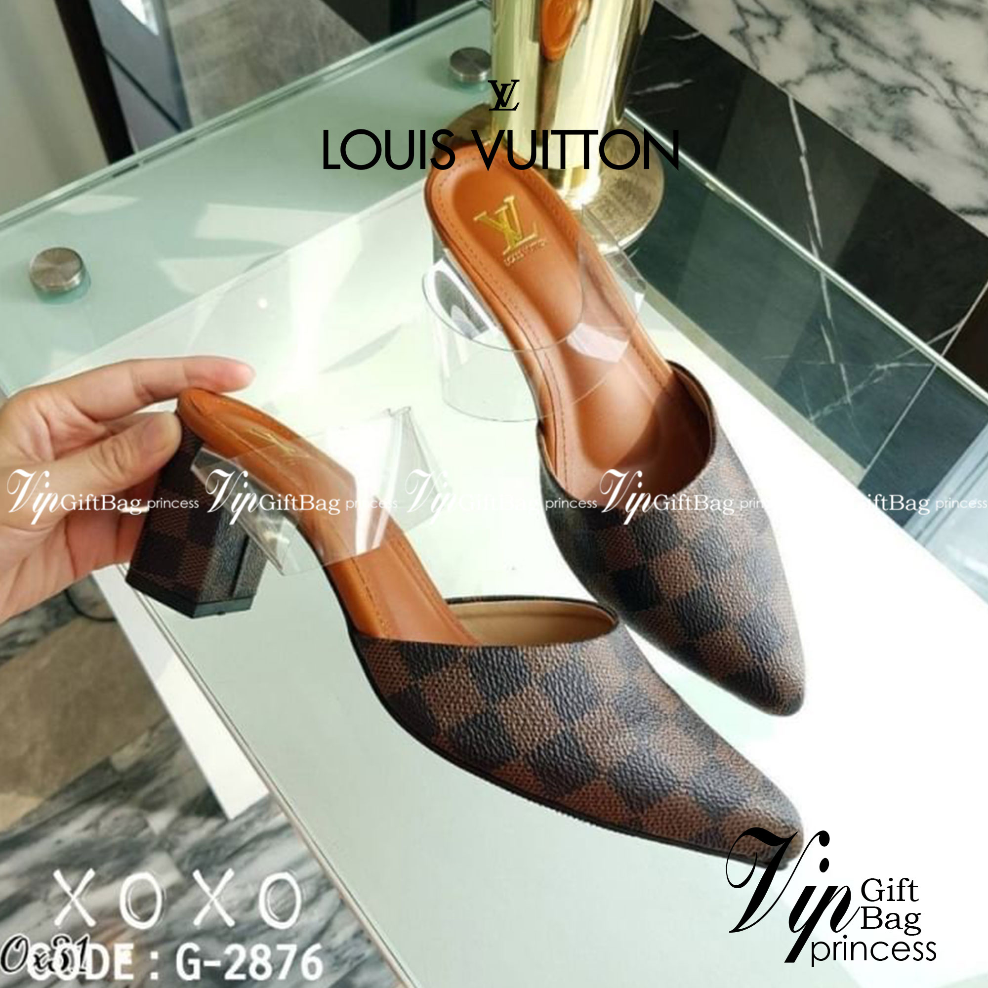 Louis Vuitton, Gucci รองเท้างานสวมหน้าวี หนัง PU ตีลายแบรนด์ งาน สวย หรู ดูแพงเกินราคาขาย คาดอีกชั้นเป็นพลาสติกใส่อย่างดีเนื้อนุ่ม ใส่สบาย ทรงนี้ใส่แล้วขาเรียวยาวนะจร้าซีสๆ แมทส์ชุดง่าย ส้นแท่ง ใส่ใช้งานไม่เมื่อย รับน้ำหนักได้ดี