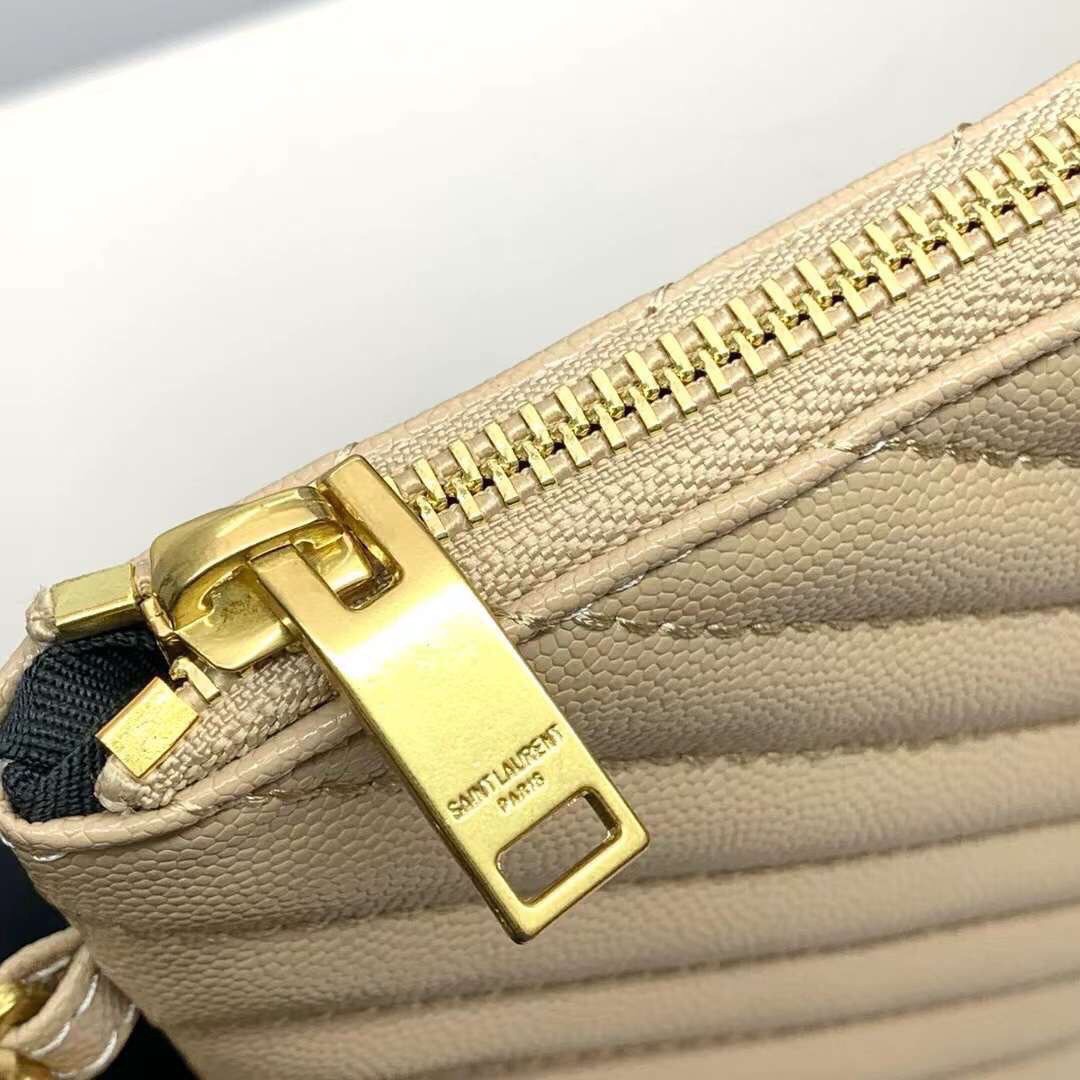 YSL Clutch Pouch in Matelasse Leather Bag กระเป๋าทรงคลัช/ทรงพอชสุดชิค ดีไซน์เรียบหรู โดดเด่นด้วยโลโก้ด้านหน้า เพิ่มดีเทลความผู้ดี พกพาง่าย ใช้งานสะดวกพร้อมสายคล้องมือ