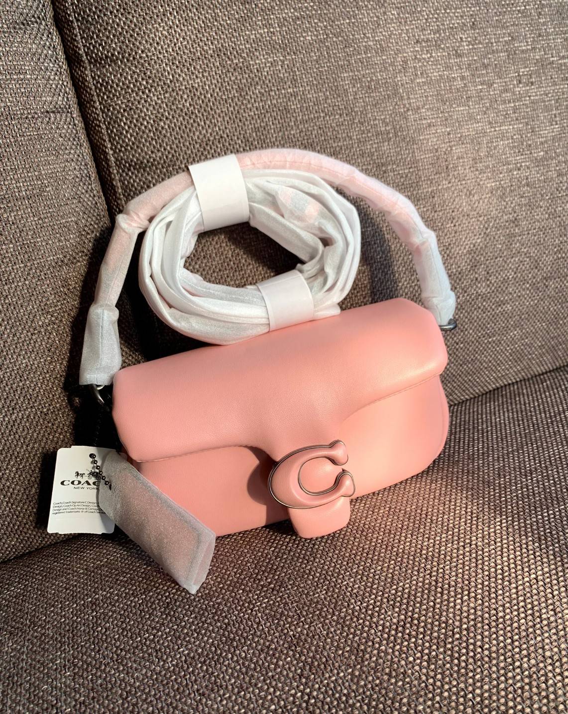 น้องสวยมากก สินค้าจริงสวยกว่าในรูป ไม่จกตาค่ะ! COACH PILLOW TABBY SHOULDER BAG 18 ((C3880)) 📣 พร้อมส่งที่ไทย คุณภาพเกินราคา! กระเป๋าหิ้ว//สะพายแบบครอสบอดี้ร์ 🔺หนัง nappa อย่างดี หนานิ่ม นุ่มมากๆ หลงรักน้องแน่นอน ✔️ใช้โลโก้แบรนด์รุ่น