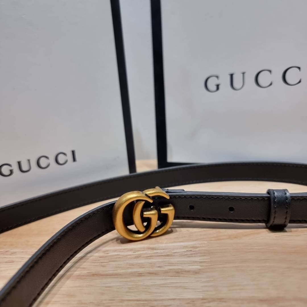 GUCCI BELT / GG belt 2cm เข็มขัดสีดำสุดคลาสสิค เรียบง่าย ผู้ดี เป็นซิกเนเจอร์ ด้วยดีไซน์ double buckle อะไหล่สีทองวินเทจ ทำให้ใช้งานเป็น everyday use ได้เลย วัสดุหนังสวย พร้อมออริจินัล box ที่สุดของการคอมพลีทลุทด้วยเข็มขัดเส้นนี้เส้นเดียวได้เลย แนะนำจ้า