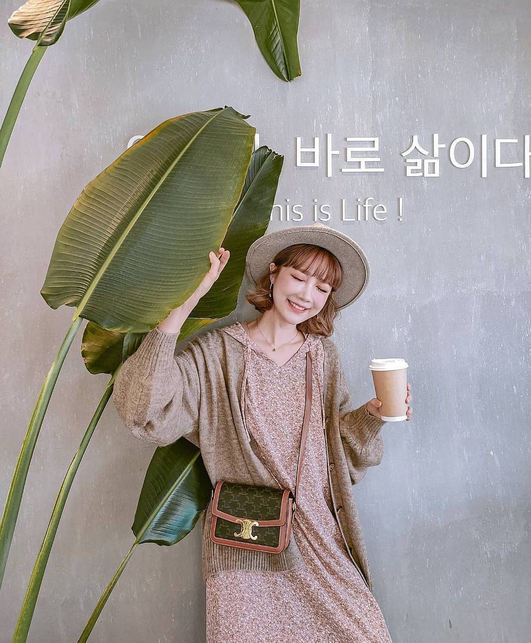 CELINE TRIOMPHE CROSSBODY BAG VIP GIFT WITH PURCHASE-GWP พรีเมี่ยมกิ๊ฟ Limited Edition จาก CELINE PERFUME DUTY FREE COUNTER วัสดุ TRIOMPHE CANVAS & LEATHER