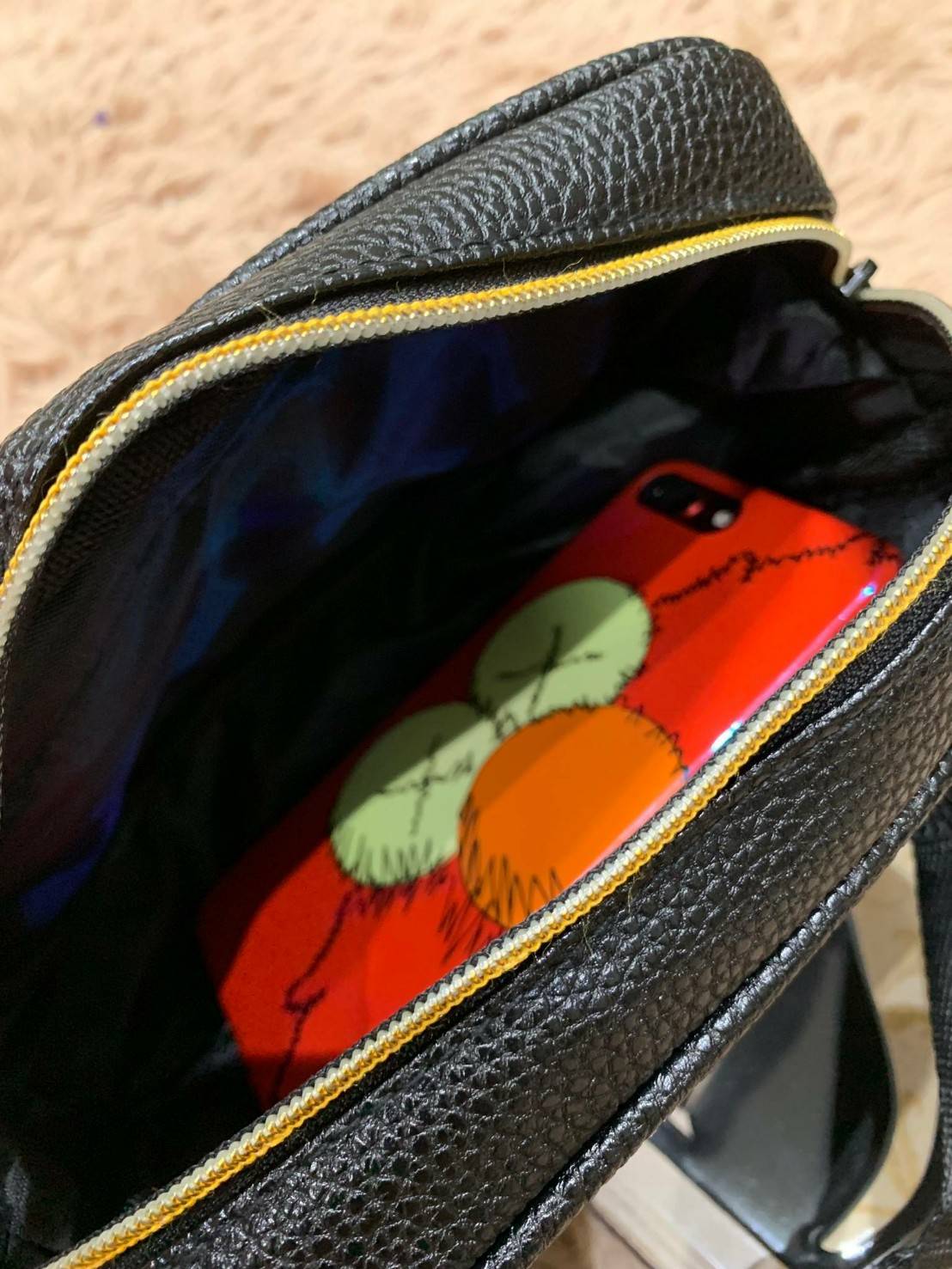 Adidas mini waist bag กระเป๋าสะพายคาดอกหรือคาดเอวขนาดมินิ วัสดุหนังpuลายหนังแกะเทียม มีช่องซิปใช้งาน2ช่อง ใส่โทรศัพท์มือถือได้ทุกรุ่น สายสะพายปรับความยาวได้ฟรีไซส์ ออกแบบมาเพื่อใช้งานได้ทั้งหญิงและชายเลยคร้า!!