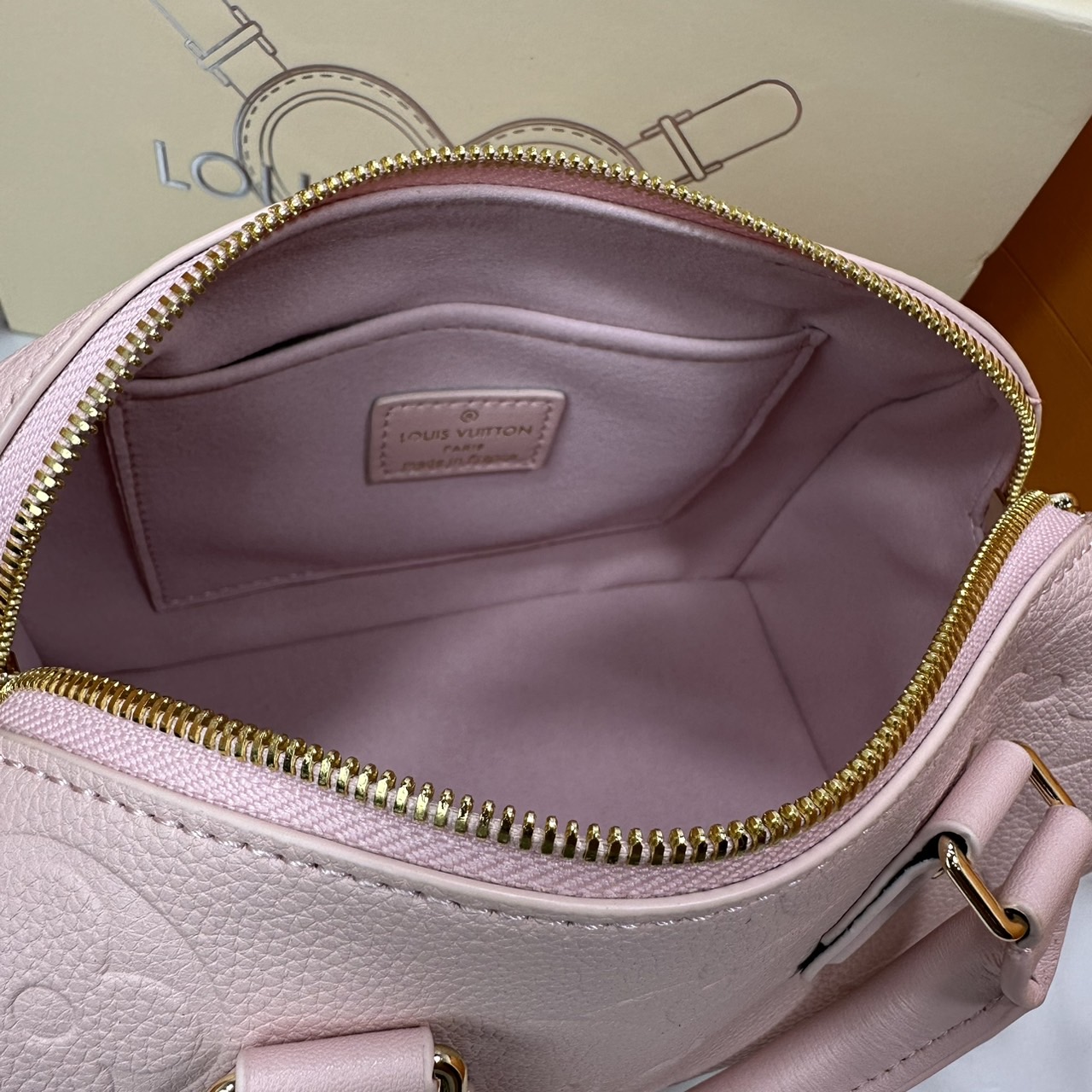 LV Speedy Bandoulière 20 Bag Monogram Empreinte Leather กระเป๋าสะพายทรงสปีดี้คลาสสิค สวยหรู กระเป๋าทรงหมอน รุ่นท็อปฮิต มีกุญแจล็อค