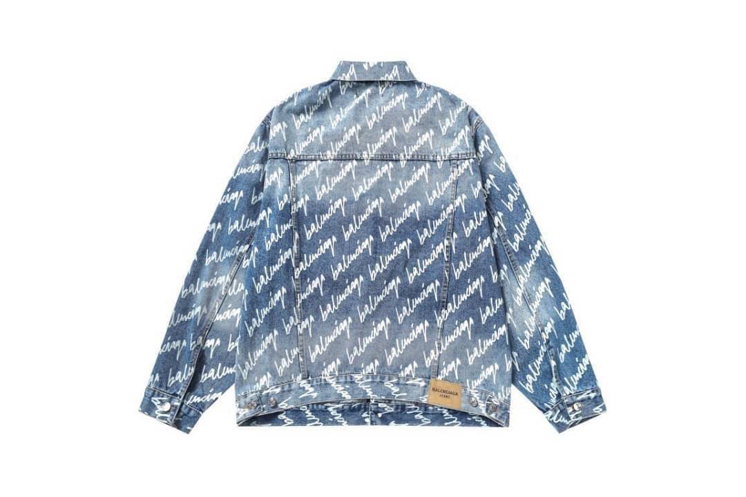 Balenciaga all-over logo denim jacket / BALENCIAGA Jacket เกรดออริจินอล มีป้ายแท็กที่คอเสื้อ ใส่ได้ทั้งผู้หญิงผู้ชาย พร้อมส่งที่ไทย