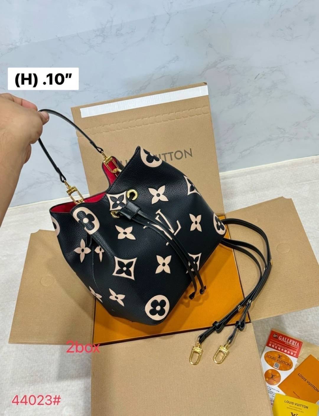 LV NeoNoe MM Monogram Flower กระเป๋าสะพายทรงบัคเก็ตเสน่ห์ชวนหลงใหล อีกหนึ่งรุ่นท็อปฮิต ที่ไม่มีไม่ได้จริงๆ