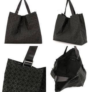 ORI 🥂 Baobao Issey Miyake Cart geometric tote bag / Miyake Cart Tote Bag รูปทรงที่สร้างขึ้นโดยบังเอิญ' เสื้อผ้าที่มีโครงสร้างและได้รับการออกแบบทางวิศวกรรมอันเป็นเอกลักษณ์ของแบรนด์ ส่งต่อไปยังเครื่องประดับที่น่าประทับใจและไร้กาลเวลาเหล่านี้ กร