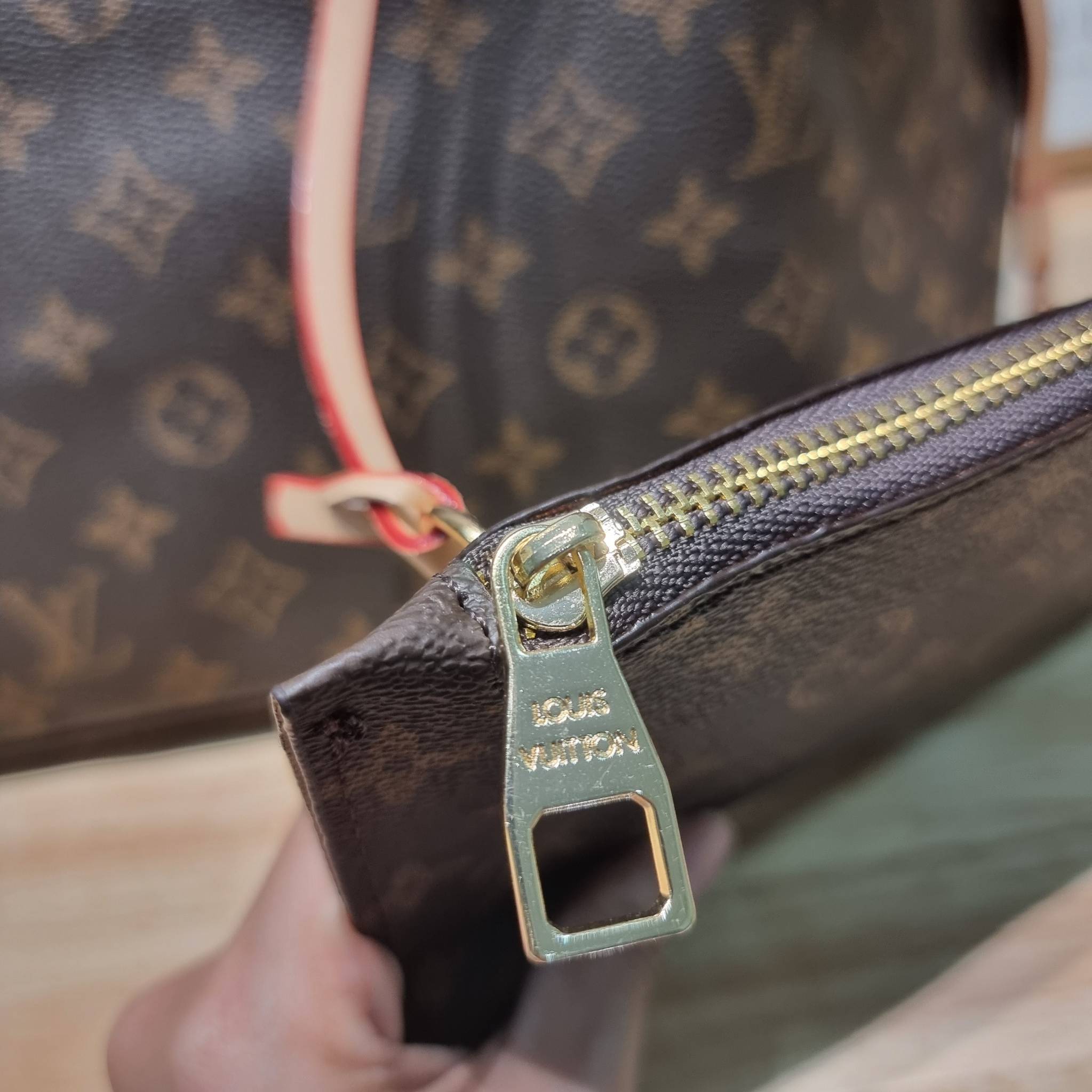 LV Neverfull Monogram / LV 2IN1 TOTE SET กระเป๋าสะพายไหล่ใบใหญ่ทรง tote มาพร้อมใบลูก คลาสสิคที่สุด เป็นอีกรุ่นที่มีคนใช้กันทั่วบ้านทั่วเมือง ฮิตแบบไม่ต้องพูดเยอะ