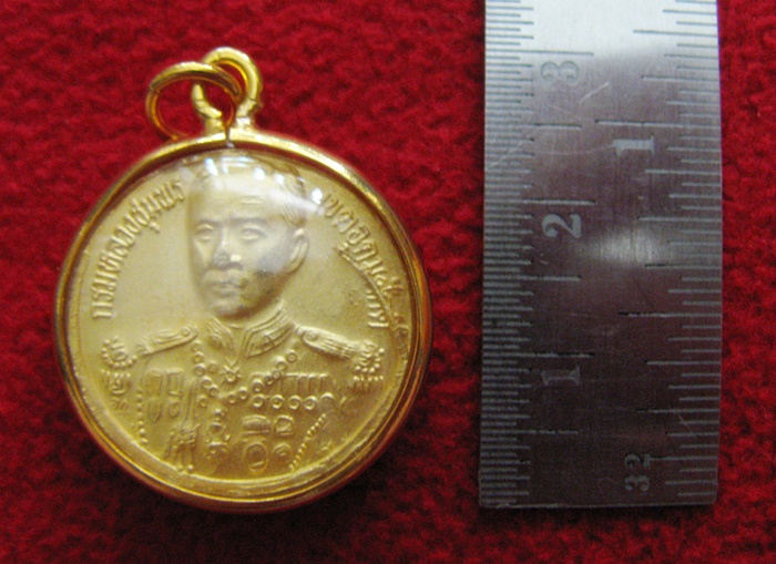 สินค้าหมดค่ะ เหรียญเสด็จพ่อร.5หลังกรมหลวงชุมพรพิมพ์เล็กเนื้อทองพ่นทรายเลี่ยมทองไมครอนพร้อมใบคาถาค่ะ