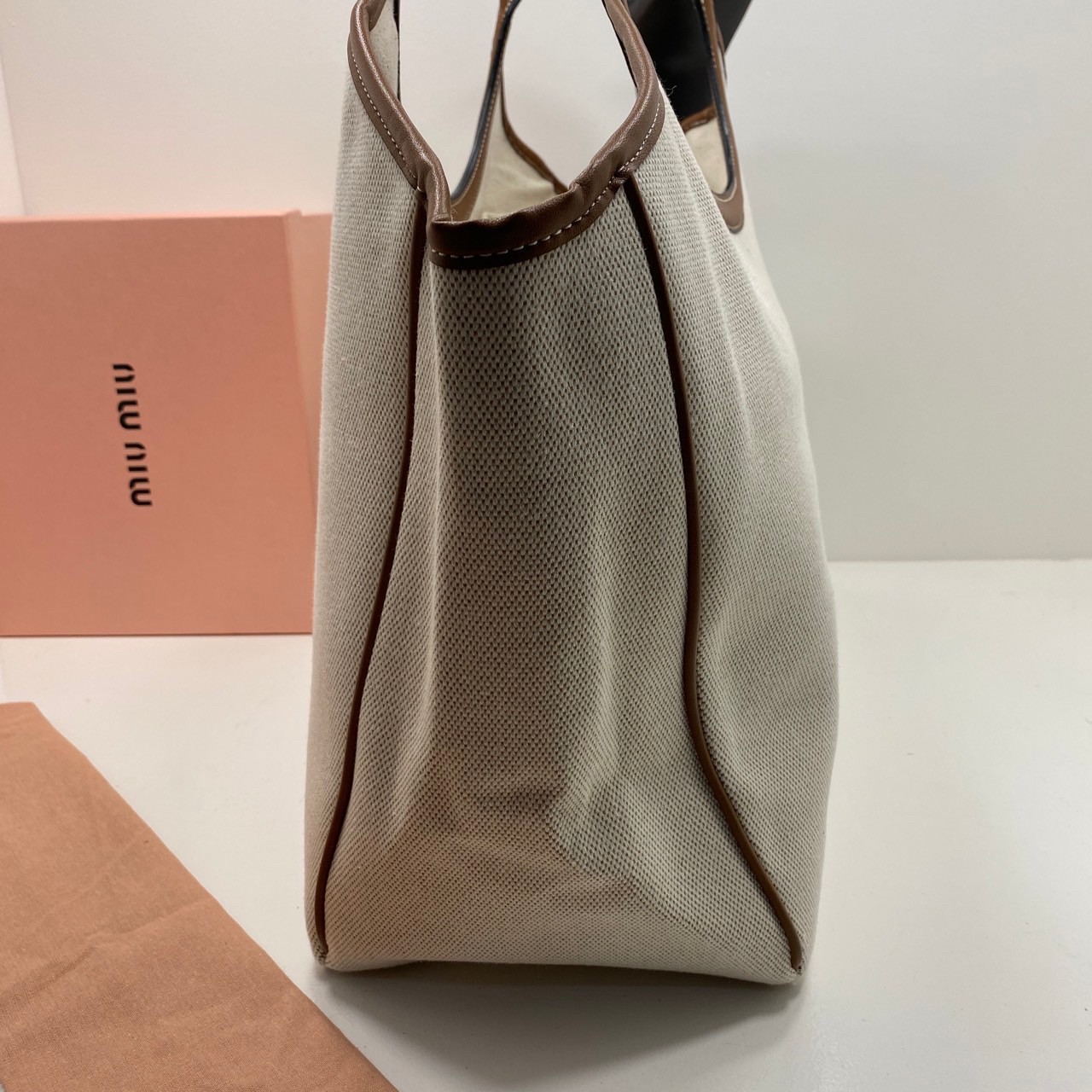 MIU MIU IVY TOTE BAG LARGE 34cm กระเป๋าถือ/สะพายทรงโท้ทใบใหญ่ คิ้วท์สุด จุของได้เยอะ เกรดออริ 1:1 ใช้งานต่างประเทศได้