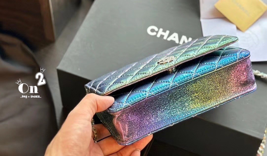 CHANEL WOC RAINBOW / Chanel Wallet On Chain In Gradient Metallic Rainbow กระเป๋าสะพายโทนสีรุ้งไล่สี ทรงสวย ลูกคุณหนู ไฮโซสะพายเเล้วดูเเพงใช้ได้ทุกชุด มาพร้อมสีโทนใหม่ที่ เข้ากับเสื้อผ้าได้สวยโดดเด่นงานเป๊ะทุกจุด