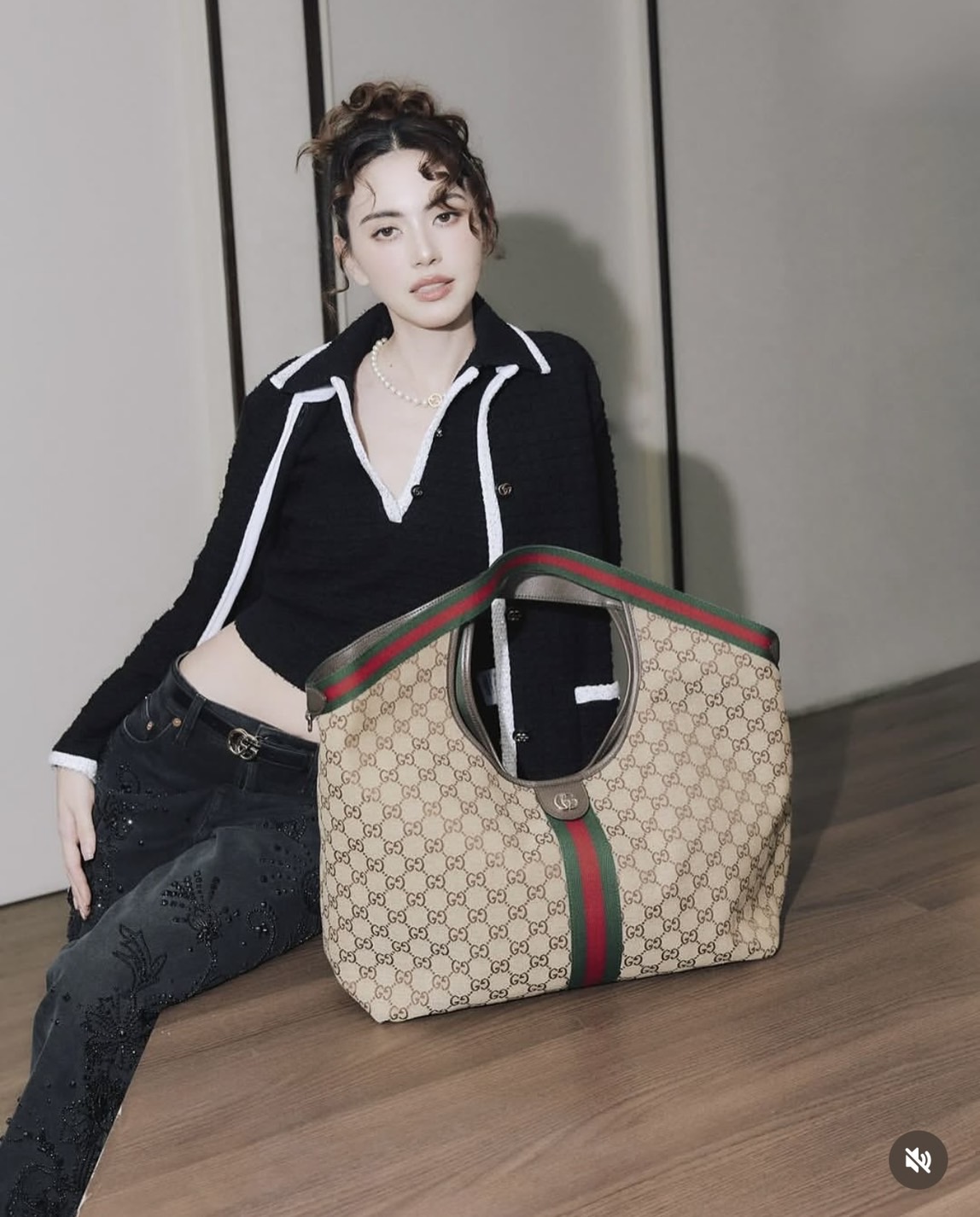 ORI หนังแท้ | Gucci Giglio Large tote bag / Monogram / Denim กระเป๋าทรงสะพายทรงโท้ทใบใหญ่ ดีไซน์ใหม่ล่าสุด สวยหรู่เท่มาก มาพร้อมใบเล็กเข้าเซ็ท พร้อมสายสะพายยาวเขียวแดงเป็นเอกลักษณ์ ภายในโล่งกว้าง จุของได้เยอะจุใจ