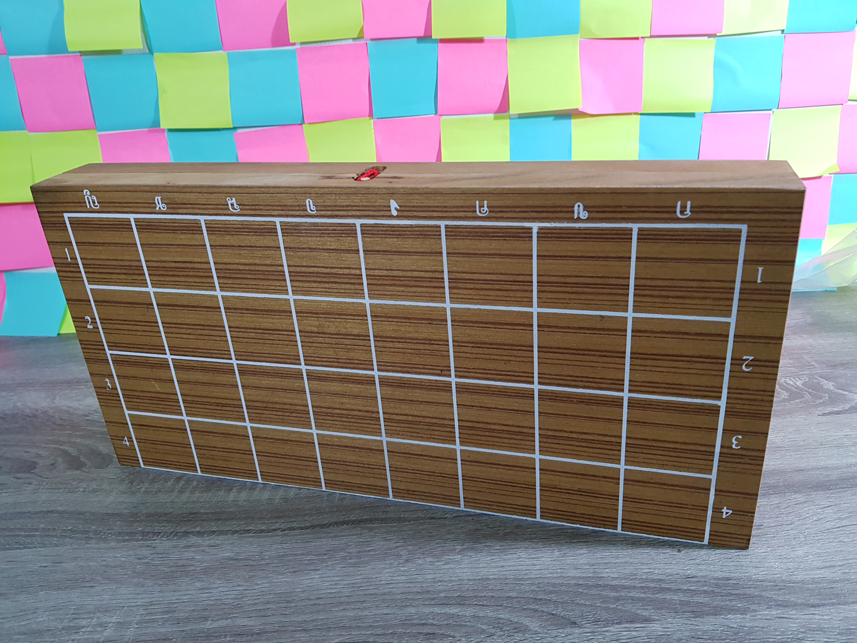 ชุดหมากรุกไทยตัวไม้มาตฐานพร้อมกระดานไม้พับได้ช่อง5x5และหีบทรงสี่เหลี่ยม(ขนาดกระดาน45x44cm.)