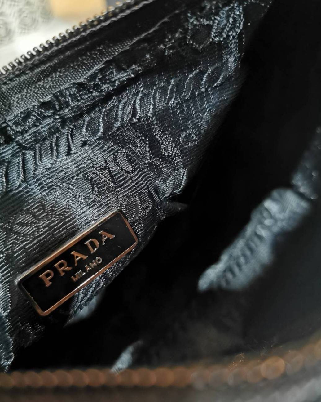 เซทสุดคุ้ม! ซื้อ1ได้ถึง3 PRADA CRYSTALS BAG WITH KEYCHAIN AND VACUUM BOTTLE VIP สวยหรูดูดี items นี้คุ้มมากๆได้ถึง3อย่างทั้งกระเป๋าสะพาย+พวงกุญแจ+กระบอกน้ำครบชุดไอเท็มแนะนำน่าใช้น่าสะสม